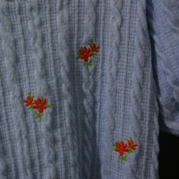 NWT Embroidered Blue Knit Top. - Picture 5 of 5